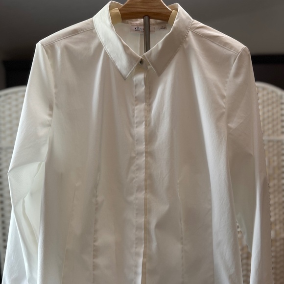 Crisp white blouse - Picture 1 of 13